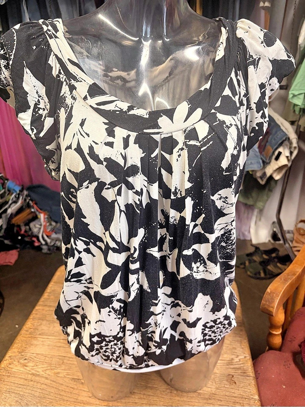 Cable and gauge Abstract Print Short Sleeve Blouse in Black & White Size Medium